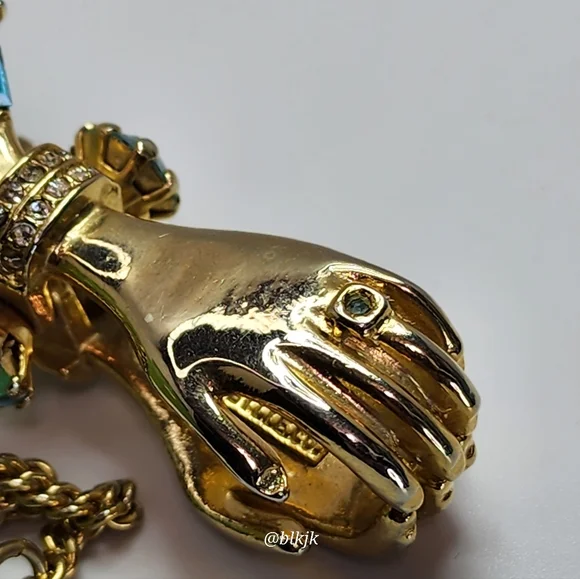 Vintage 1950 Bylle Co Clasped Hands Glove Holder Clip *Gold/Blue* EUC - Picture 4 of 17